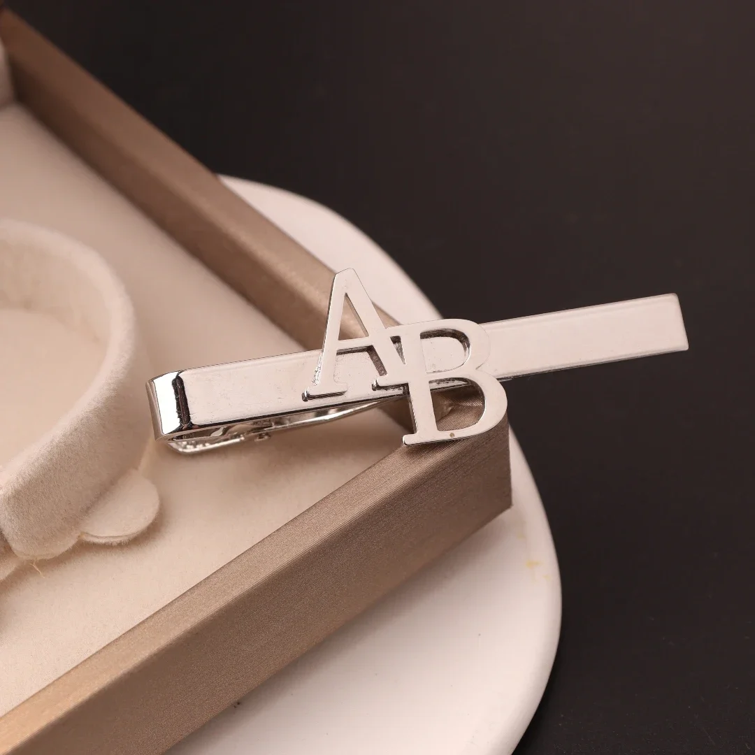 カスタムイニシャルネクタイクリップ新郎用ステンレス鋼メンズイ - Men'S Grooming For Wedding のレビューと価格